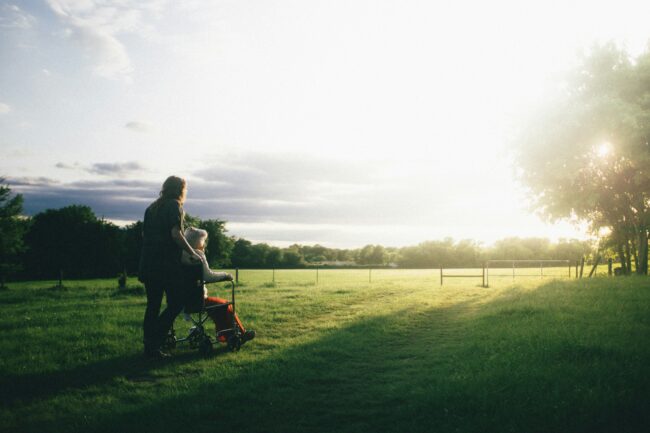 A Family’s Guide to Choosing the Right Home Caregiver